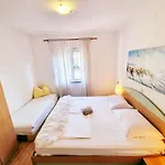 In With Sea View, Terrace, Air Conditioning, Wifi 4551-3 Apartmán Supetarska Draga