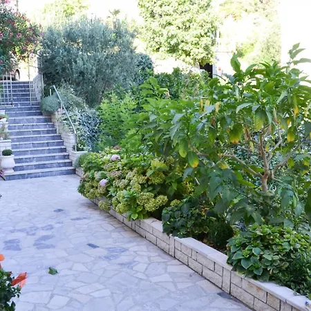 In With Sea View, Terrace, Air Conditioning, Wifi 4551-3 Apartmán Supetarska Draga